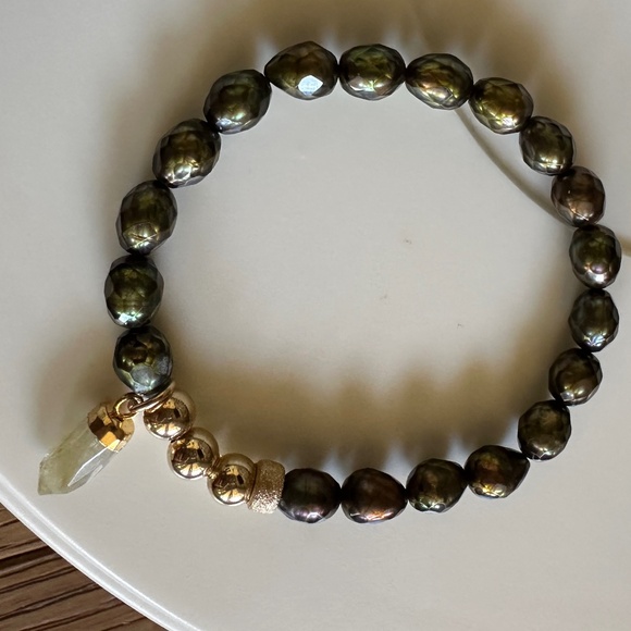 Natural Pearl Stretch Bracelet w/ 14K Gold filled Spacers and Quartz Charm - Picture 8 of 9